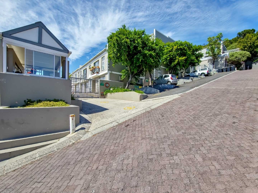 To Let 2 Bedroom Property for Rent in Green Point Western Cape